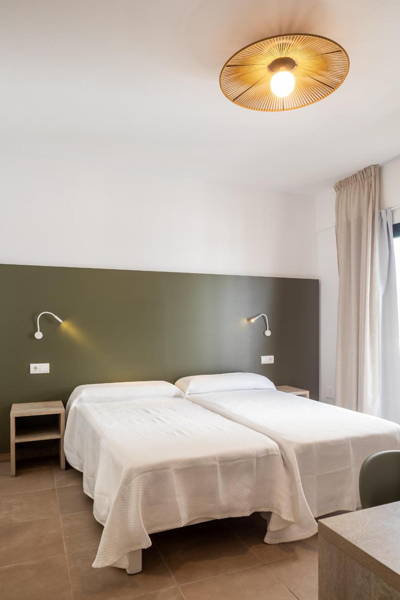 Hostal Alicante Sant Antoni de Portmany Exterior foto