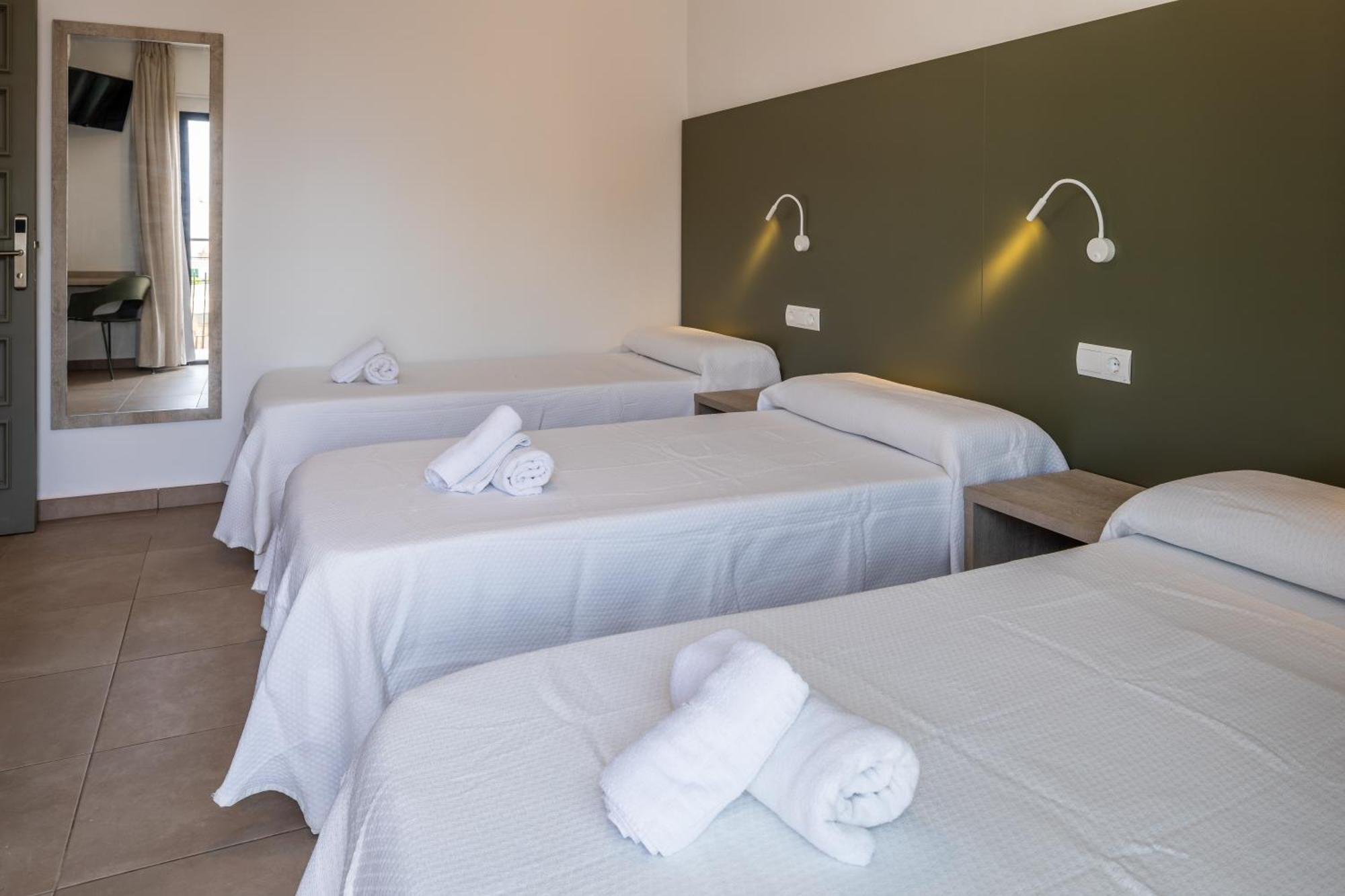 Hostal Alicante Sant Antoni de Portmany Exterior foto