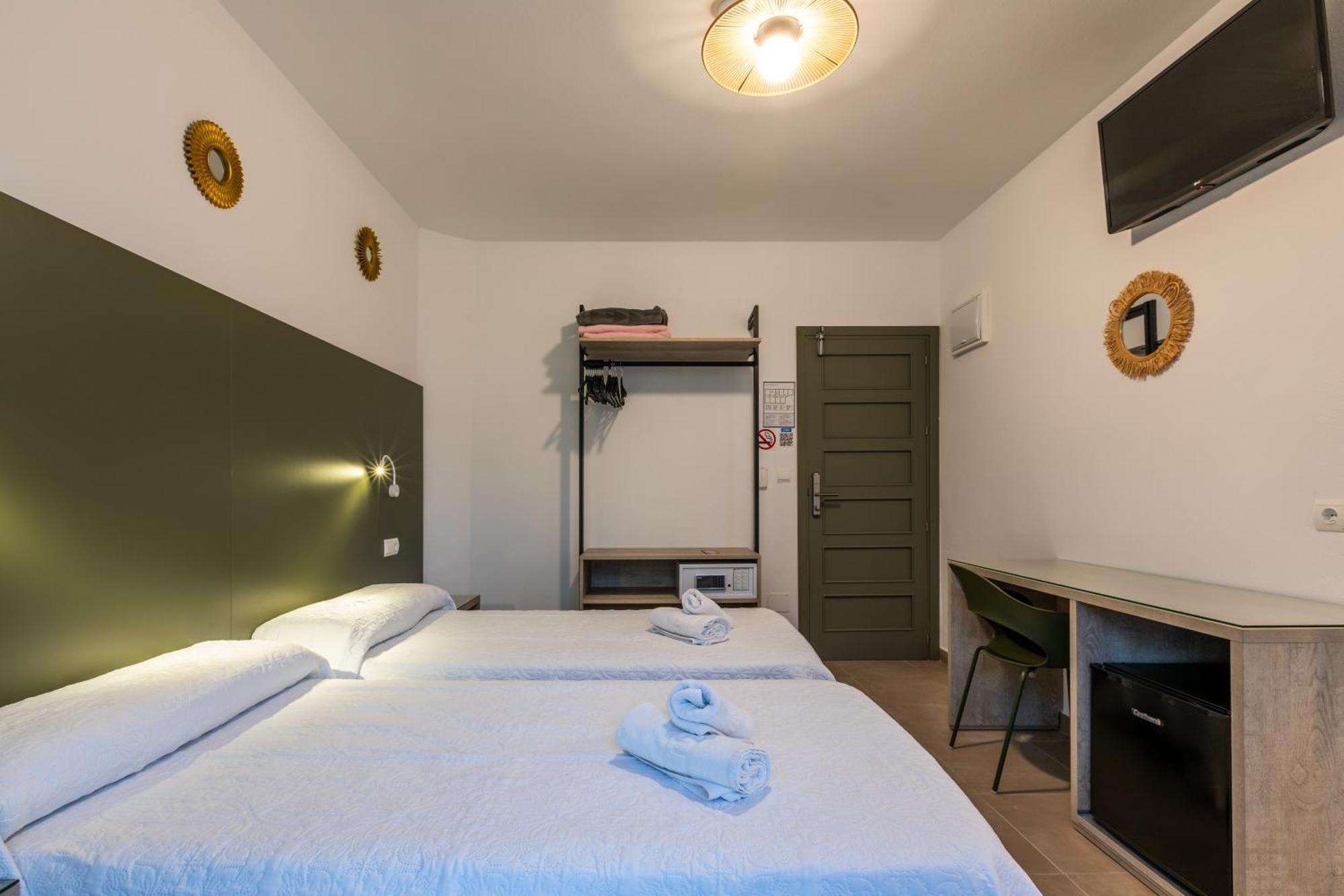 Hostal Alicante Sant Antoni de Portmany Exterior foto