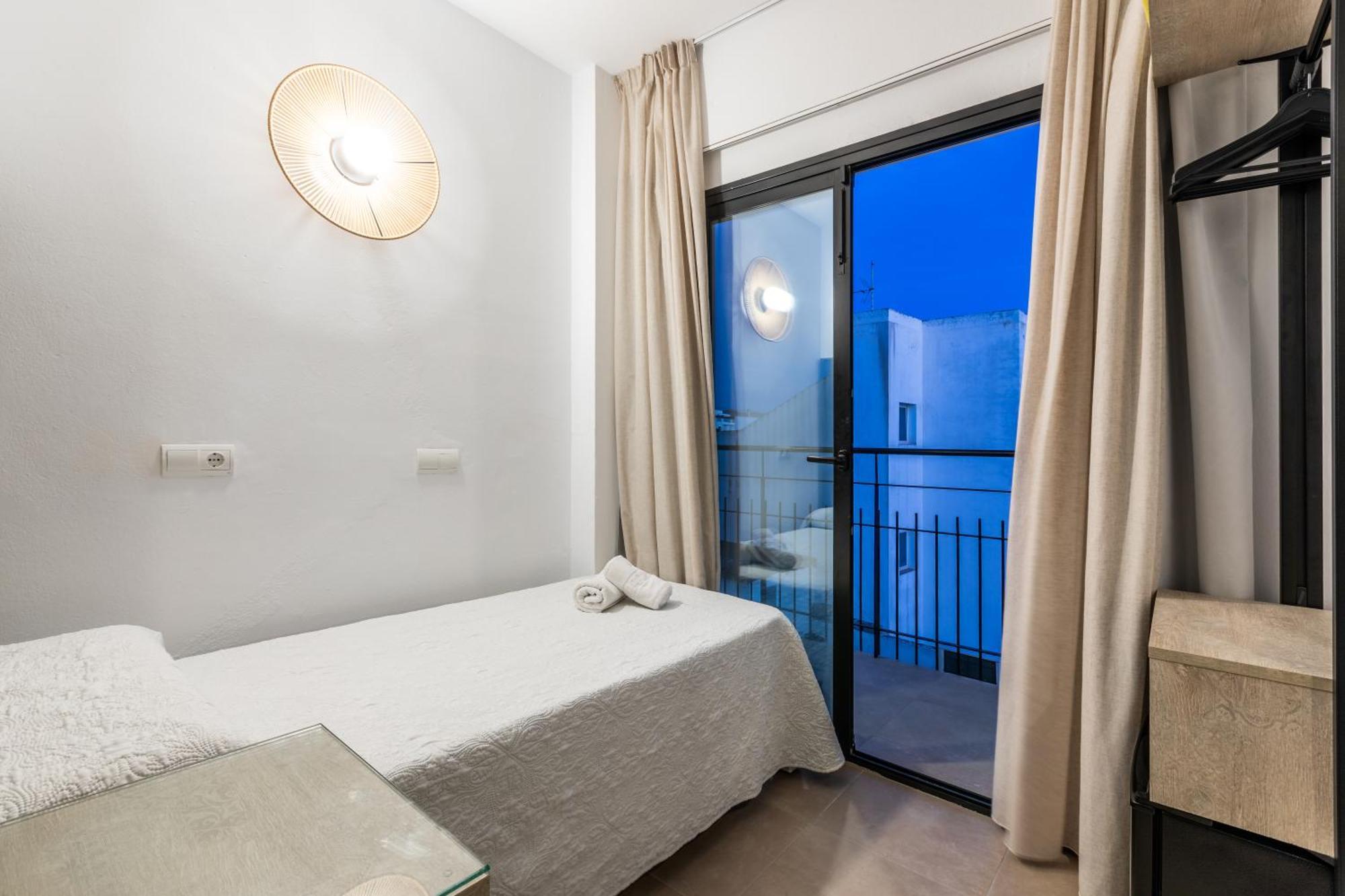 Hostal Alicante Sant Antoni de Portmany Exterior foto