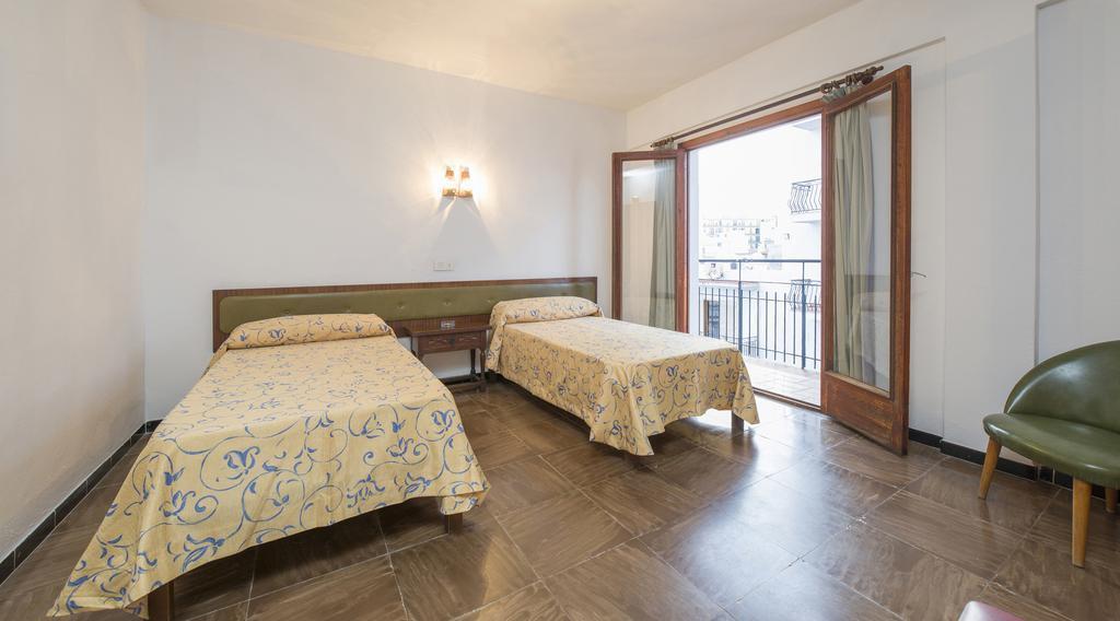 Hostal Alicante Sant Antoni de Portmany Exterior foto
